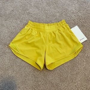 NWT Lululemon Hotty hot soleil size 6 4”